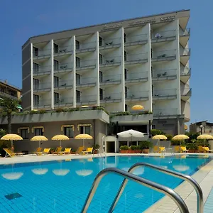Mediterranée Aparthotel